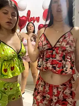 royalgirls x online show from September 23, 2025, 2:03 am