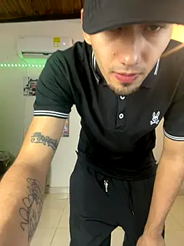 royalgirls x online show from November 27, 2025, 1:40 am