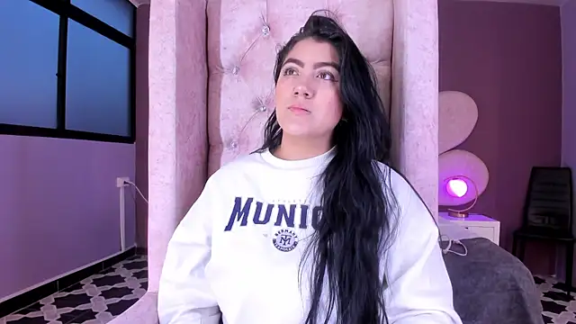 PaulinaDuarte online show from December 27, 2024, 11:17 am