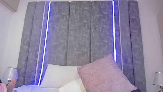 PaulinaDuarte online show from December 30, 2024, 6:27 pm