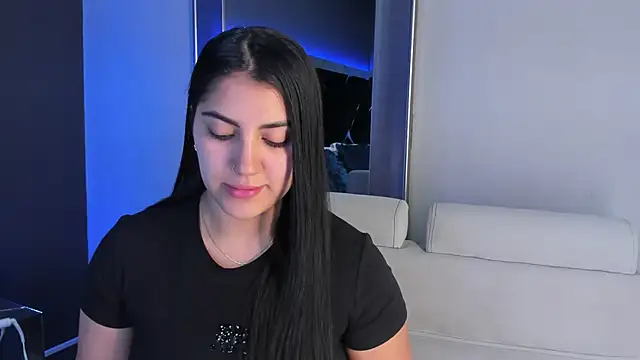 PaulinaDuarte online show from October 9, 2025, 12:03 pm