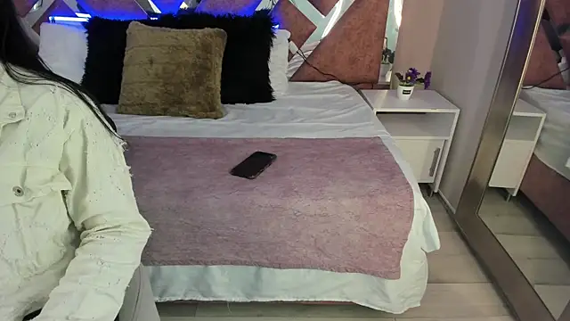 PaulinaDuarte online show from November 19, 2025, 11:21 am