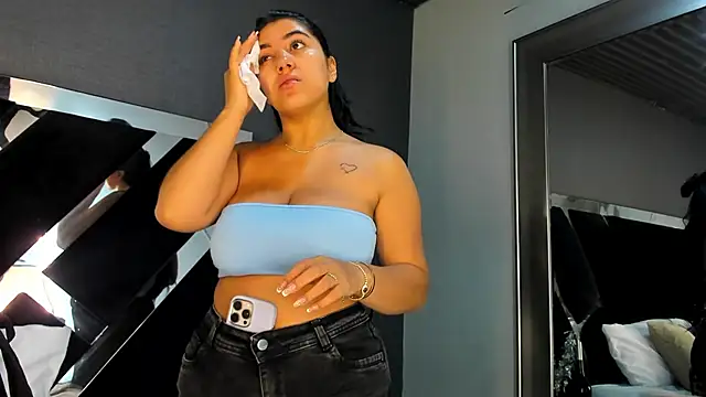 PaulinaDuarte online show from November 26, 2025, 12:17 pm