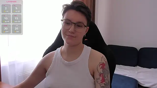 JessieFlower online show from August 6, 2026, 7:43 am