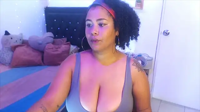ebony Exotica online show from December 22, 2024, 3:33 pm