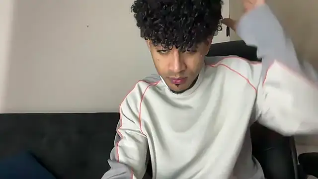 Snapshot of dominic_brandd23 chatting on March 6, 2026, 12:07 am dominic brandd23 online show from March 6, 2026, 12:07 am