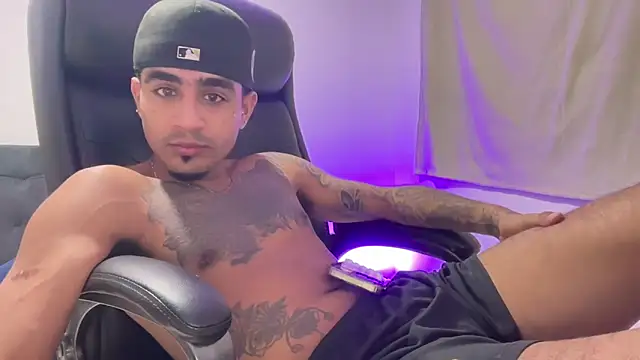 Snapshot of dominic_brandd23 chatting on March 7, 2026, 5:04 am dominic brandd23 online show from March 7, 2026, 5:04 am