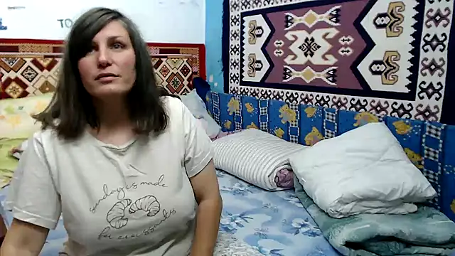 AdelineBlueEyes online show from October 3, 2025, 11:07 am