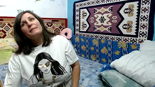 AdelineBlueEyes online show from October 4, 2025, 11:41 am