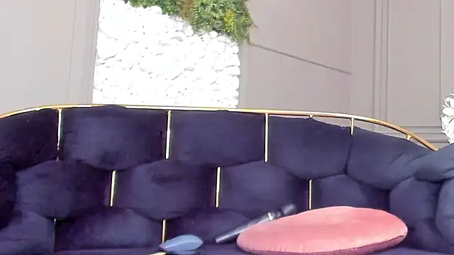 Deliciouslips online show from September 16, 2025, 12:06 pm