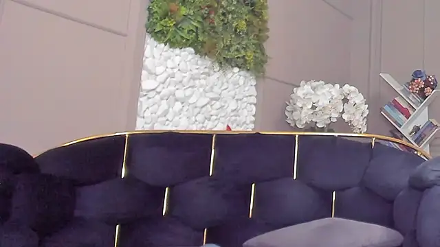 Deliciouslips online show from March 13, 2026, 6:36 pm