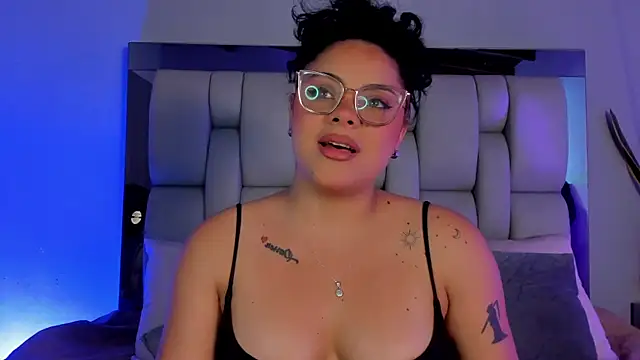 lunamartiinez online show from December 9, 2024, 7:39 pm