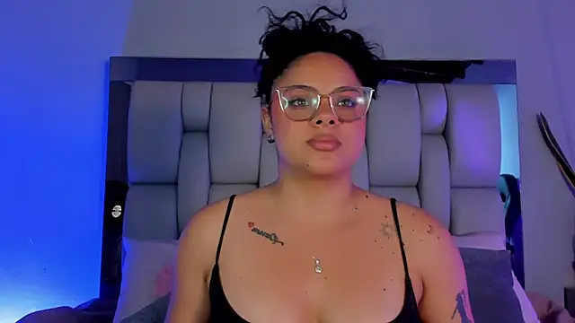 lunamartiinez online show from December 9, 2024, 10:41 pm