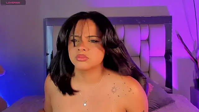 lunamartiinez online show from December 14, 2024, 8:18 pm