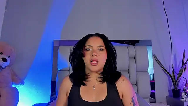 lunamartiinez online show from December 19, 2024, 7:40 pm