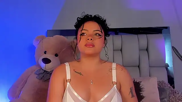 lunamartiinez online show from December 31, 2024, 6:02 pm