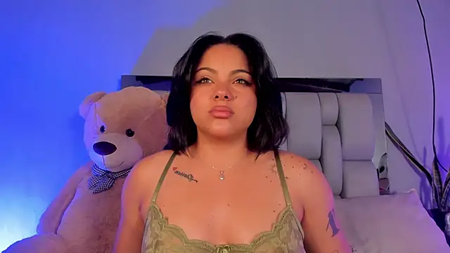 lunamartiinez online show from January 5, 2025, 11:01 pm