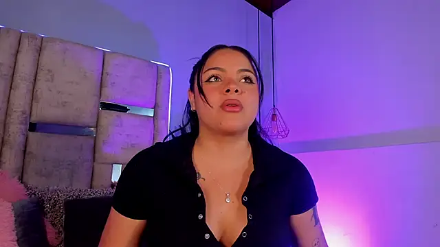 lunamartiinez online show from January 8, 2025, 7:45 pm