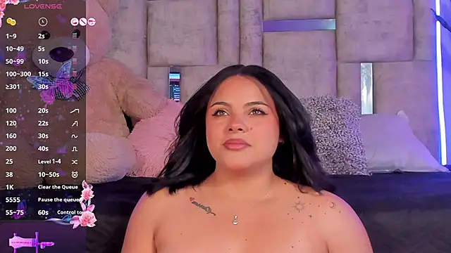 lunamartiinez online show from January 12, 2025, 8:03 pm