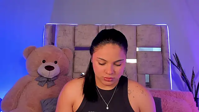 lunamartiinez online show from January 14, 2025, 7:53 pm