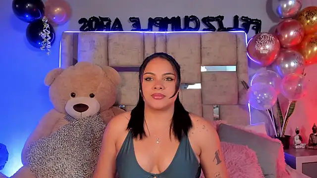 lunamartiinez online show from January 15, 2025, 8:05 pm