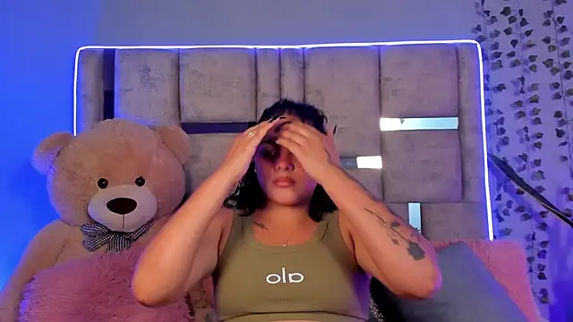 lunamartiinez online show from January 23, 2025, 7:40 pm