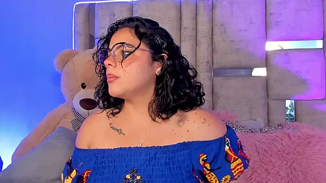 lunamartiinez online show from January 27, 2025, 7:35 pm