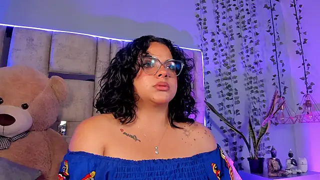 lunamartiinez online show from January 27, 2025, 10:49 pm