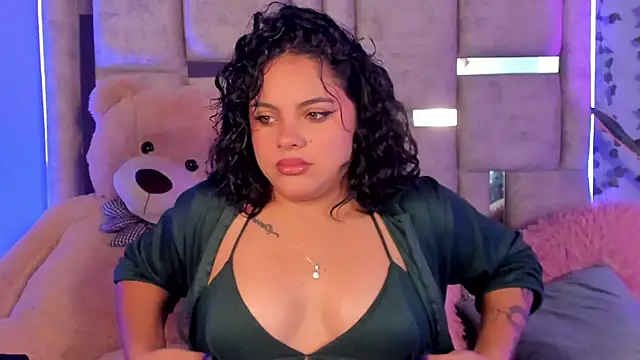 lunamartiinez online show from January 28, 2025, 7:32 pm