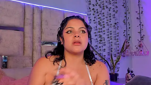 lunamartiinez online show from January 30, 2025, 1:44 am