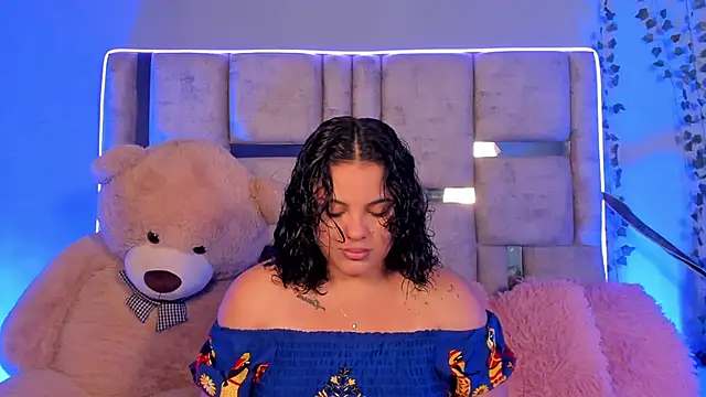 lunamartiinez online show from February 1, 2025, 7:44 pm