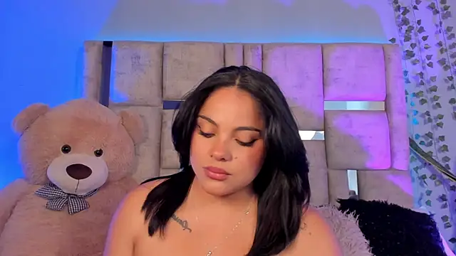 lunamartiinez online show from February 7, 2025, 7:59 pm