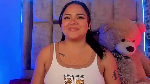 lunamartiinez online show from February 10, 2025, 10:30 pm