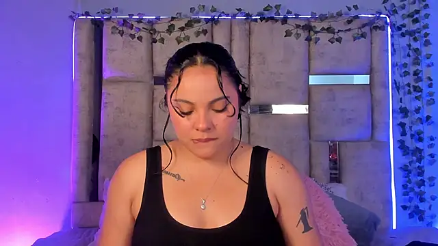 lunamartiinez online show from February 16, 2025, 12:10 pm