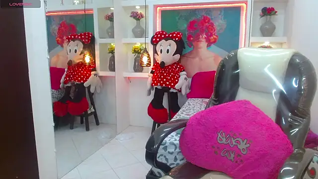 lorenapinto online show from March 13, 2025, 7:50 pm