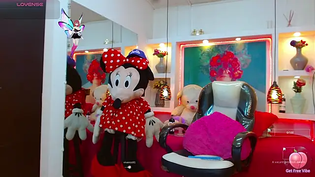 lorenapinto online show from October 21, 2025, 2:01 am