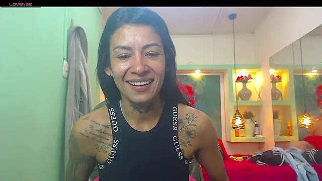 lorenapinto online show from May 25, 2026, 4:07 am