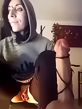 freyamoret online show from March 14, 2025, 5:02 pm