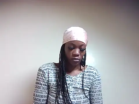 Snapshot of Creamy_candy17 chatting on October 23, 2025, 12:32 am Creamy candy17 online show from October 23, 2025, 12:32 am