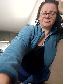 KristenVega online show from October 29, 2025, 8:16 am