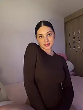 Snapshot of EmilyS__ chatting on February 19, 2026, 3:57 am EmilyS online show from February 19, 2026, 3:57 am