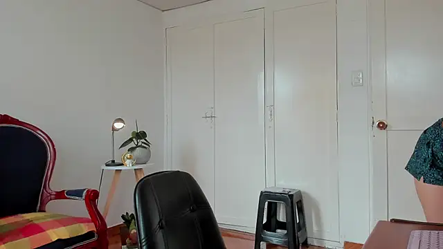 cuddlingbunny online show from December 12, 2024, 1:39 pm