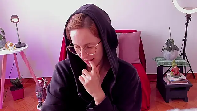 cuddlingbunny online show from December 24, 2024, 3:26 pm