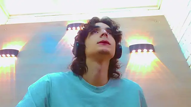 Sr BonnyEthan online show from October 29, 2025, 1:46 pm