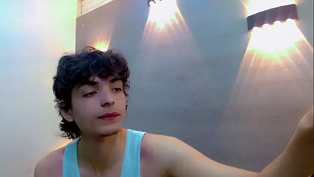 Sr BonnyEthan online show from December 17, 2025, 1:50 pm