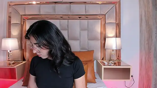 DaraBeckett online show from December 16, 2024, 12:06 pm