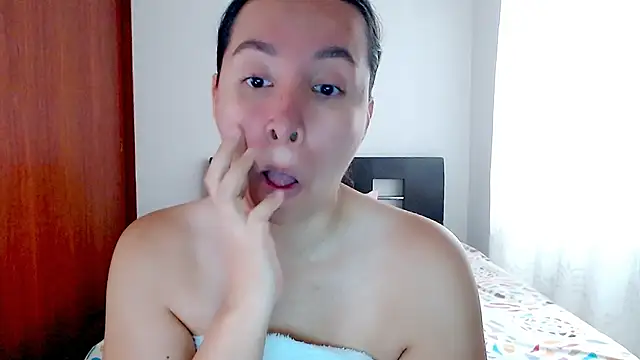 emely sexx20 online show from November 24, 2025, 2:39 pm