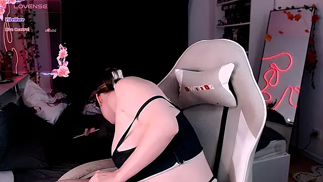  wikki  online show from November 10, 2025, 4:17 pm