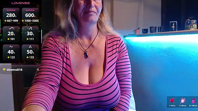 Snapshot of JennaDeluxe chatting on April 29, 2026, 2:48 am JennaDeluxe online show from April 29, 2026, 2:48 am