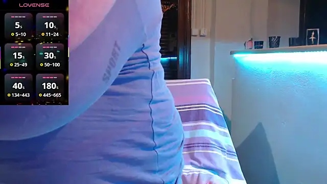 Snapshot of JennaDeluxe chatting on May 1, 2026, 6:12 pm JennaDeluxe online show from May 1, 2026, 6:12 pm
